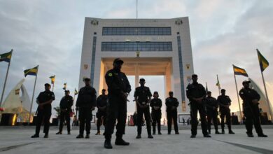 Unité de police à l’esplanade